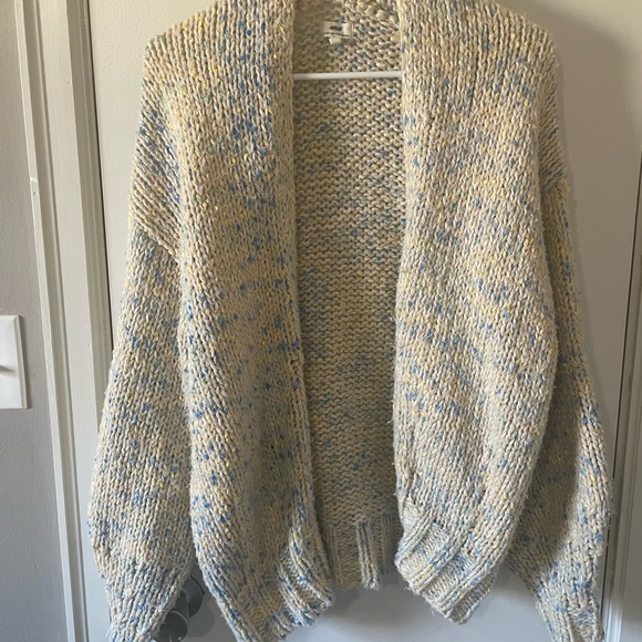 Coastal girl tops bundle - Picture 2 of 11